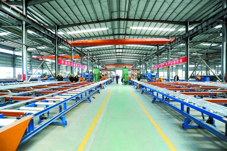 沁陽的廣東興發(fā)10萬噸高檔鋁型材深加工項目正式點(diǎn)火投產(chǎn)