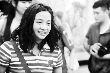 河南妹子奧運冠軍李雪英回家 省體育局領(lǐng)導(dǎo)接機