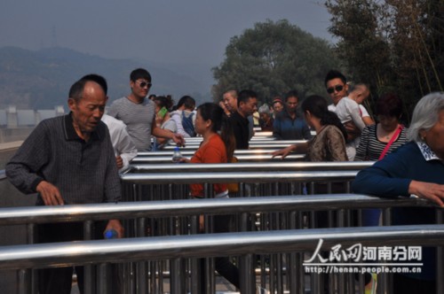 濟源旅游景區(qū)游客再現(xiàn)“井噴” 攬金3.37億元 濟源旅游景區(qū)游客再現(xiàn)“井噴” 攬金3.37億元