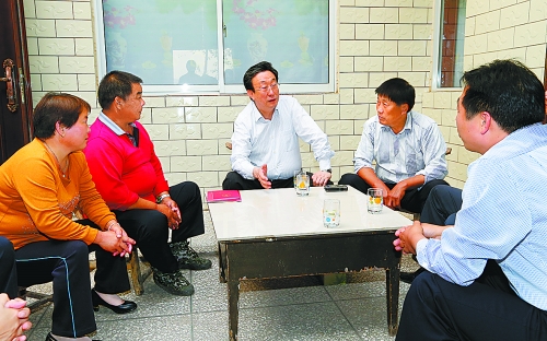 郭庚茂焦作濟(jì)源洛陽(yáng)調(diào)研側(cè)記 深入傾聽(tīng)群眾呼聲