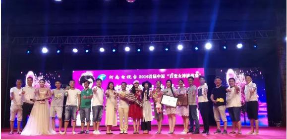 大賽總導(dǎo)演王軍嶺先生親臨現(xiàn)場，為報名點指導(dǎo)工作