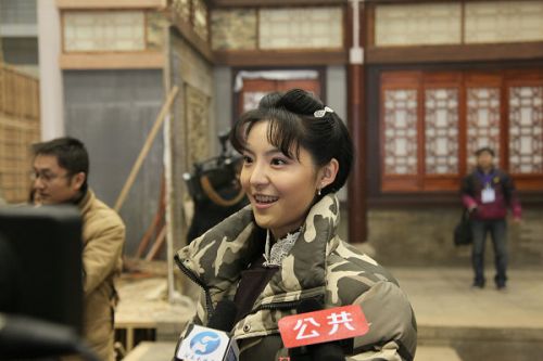 《大河兒女》演員接受媒體專訪。