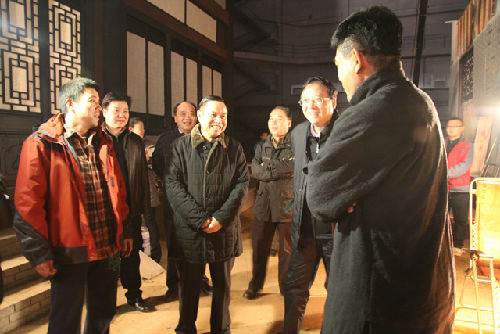 省委常委、常務(wù)副省長(zhǎng)李克視察慰問(wèn)