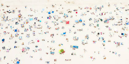 攝影師懸掛直升機(jī)外 千米高空拍海灘美景 攝影師懸掛直升機(jī)外 千米高空拍海灘美景