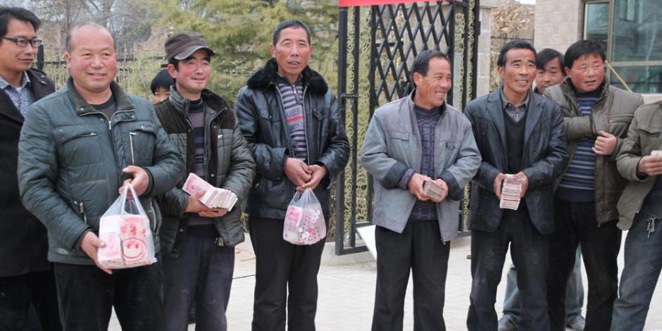 甘肅山村一支書發(fā)百萬(wàn)分紅現(xiàn)金 甘肅山村一支書發(fā)百萬(wàn)分紅現(xiàn)金