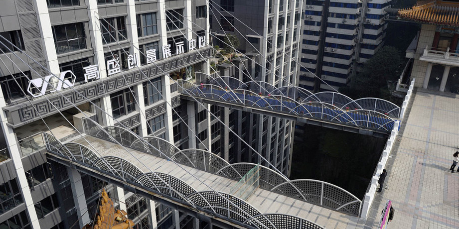 重慶現(xiàn)“最?！笨罩羞B廊 離地68.5米