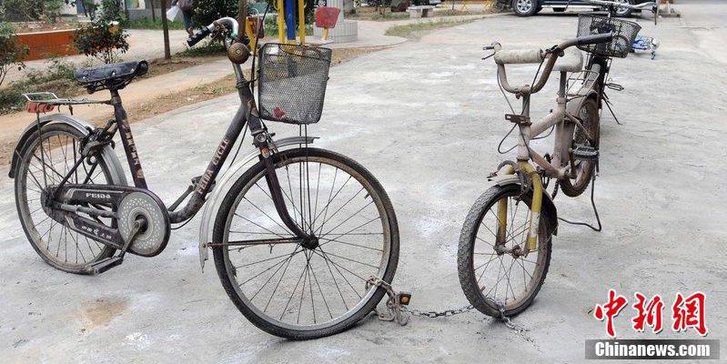 廣西一小區(qū)停車(chē)出奇招 業(yè)主私建泊車(chē)位