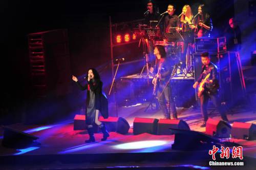 “搖滾女歌手”羅琦在京首開個唱 “搖滾女歌手”羅琦在京首開個唱