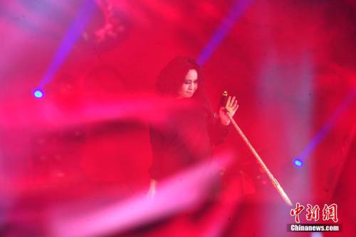 “搖滾女歌手”羅琦在京首開個唱 “搖滾女歌手”羅琦在京首開個唱