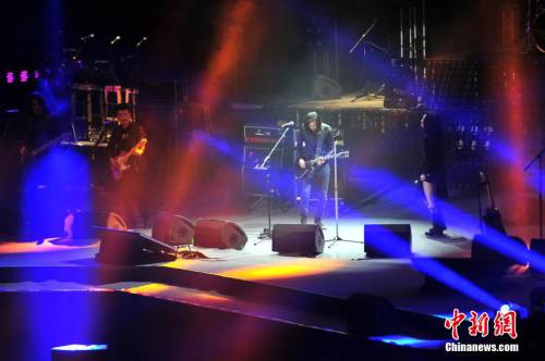 “搖滾女歌手”羅琦在京首開個唱 “搖滾女歌手”羅琦在京首開個唱