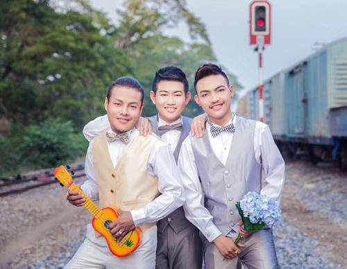 泰國3名男子喜結(jié)連理 泰國3名男子喜結(jié)連理