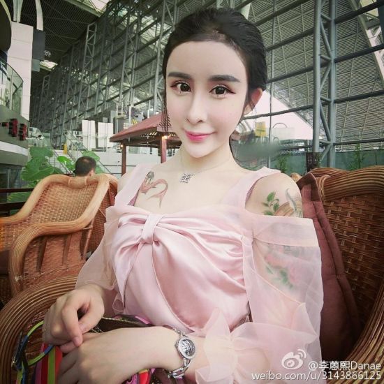 15歲少女為情整容變蛇妖 一夜爆紅 15歲少女為情整容變蛇妖 一夜爆紅