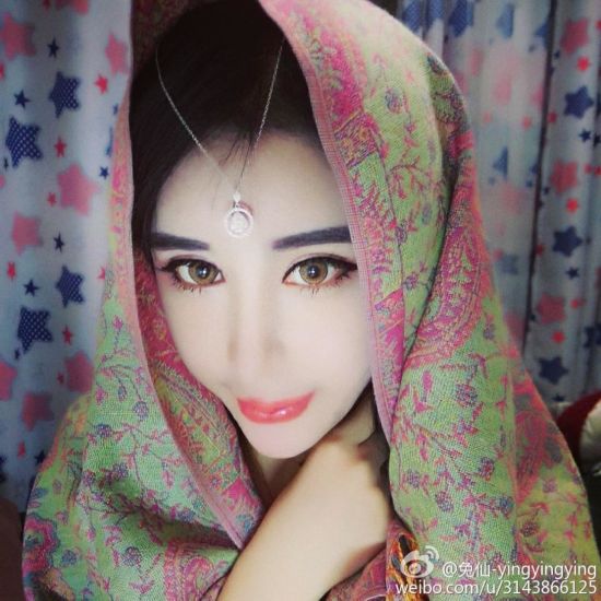 15歲少女為情整容變蛇妖 一夜爆紅 15歲少女為情整容變蛇妖 一夜爆紅