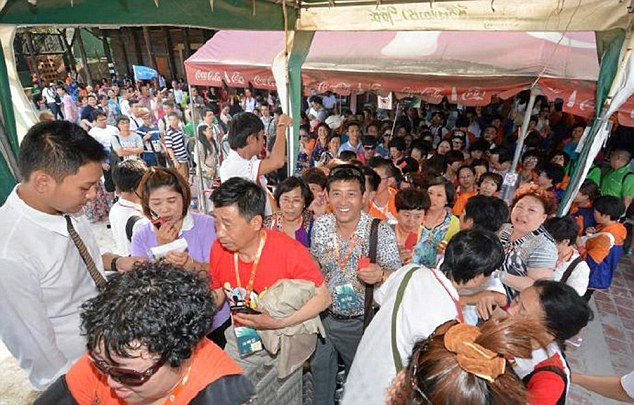 李錦記后人請1.3萬員工游泰國 李錦記后人請1.3萬員工游泰國