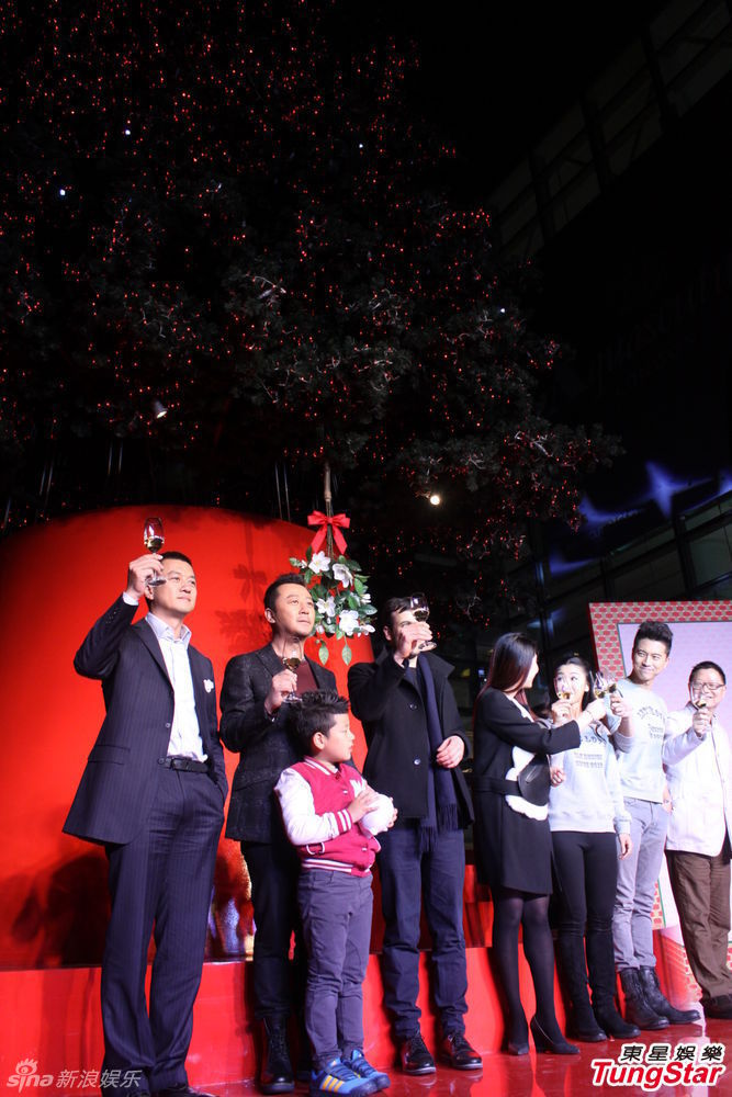 李亞鵬、郭濤父子相活動