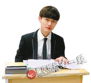 穿上正裝的女生更優(yōu)雅成熟了；男生常常被女生夸獎(jiǎng)長(zhǎng)得帥。