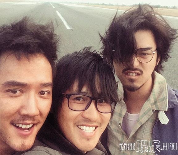 工地生活三人行。