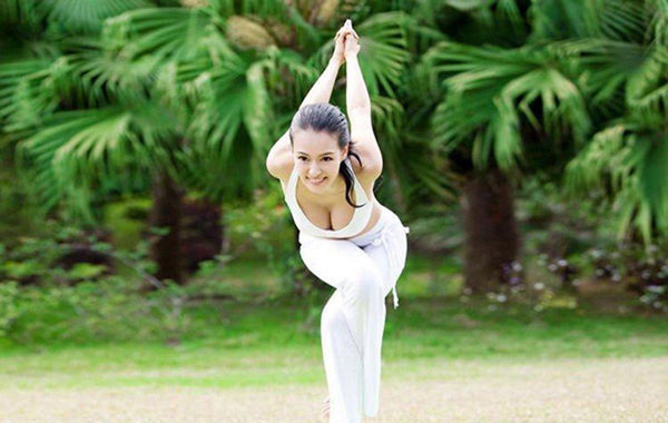 圖為瑜伽教母性感寫真。