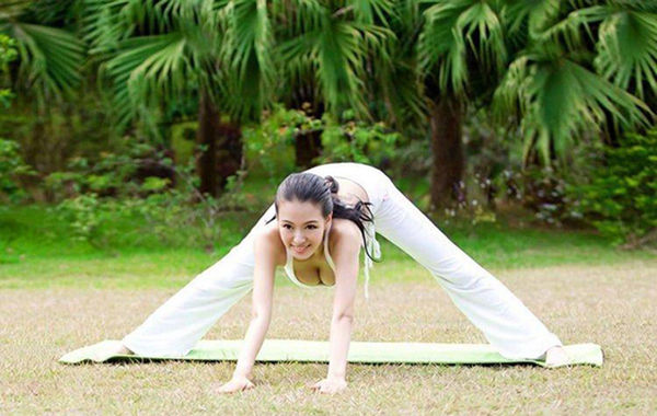 圖為瑜伽教母性感寫真。