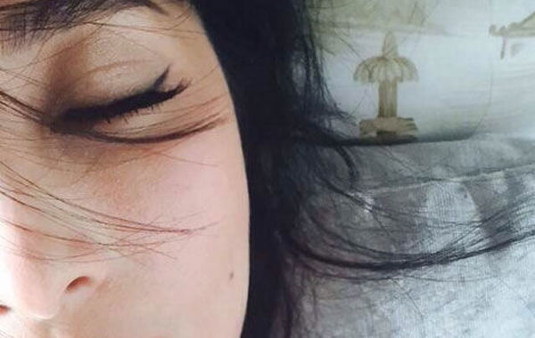 蔣勤勤吊帶美照。