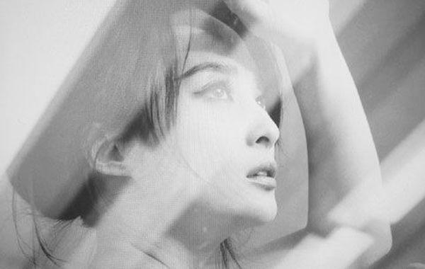 蔣勤勤吊帶美照。