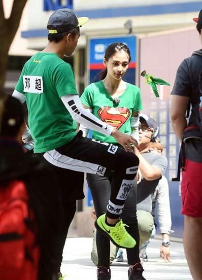 “跑男”真的很拼！baby朋友圈曬后背紅腫照