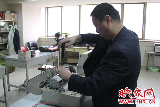 現(xiàn)在的陸涌經(jīng)常被同事成為“治療疑難雜癥的行家”、“大神”