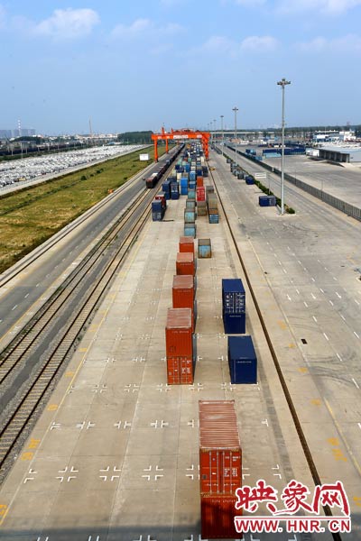 打造成為中西部地區(qū)對外貿易的“無水港”。段晉哲/攝
