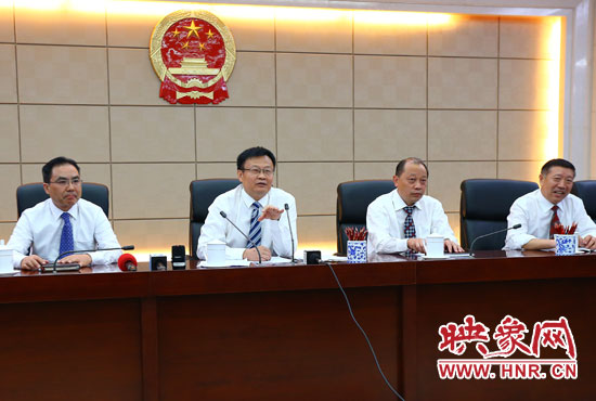 專題詢問會結(jié)束后，省人大組織召開記者提問會。