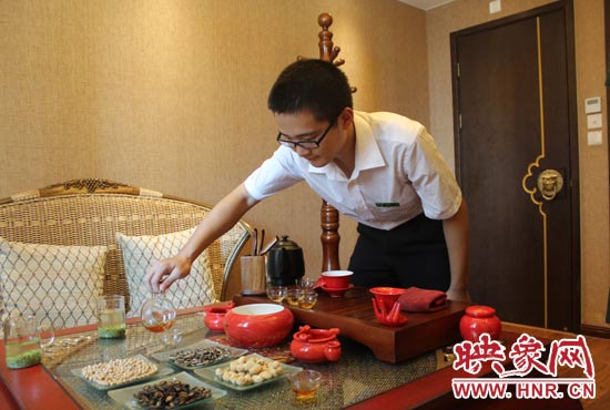 能泡好一杯茶，是李克勤今年夏天最大的收獲。