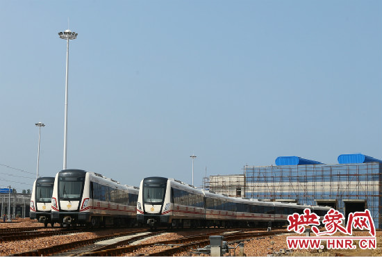 選擇地鐵出行，已經(jīng)是不少鄭州市民的首選