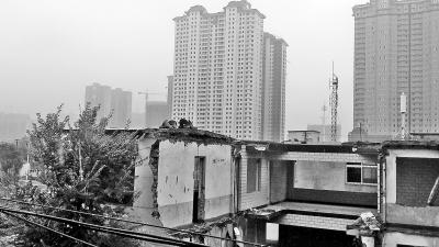 河南村委會(huì)動(dòng)員搬遷出奇招 高音喇叭日播10小時(shí) 河南村委會(huì)動(dòng)員搬遷出奇招 高音喇叭日播10小時(shí)