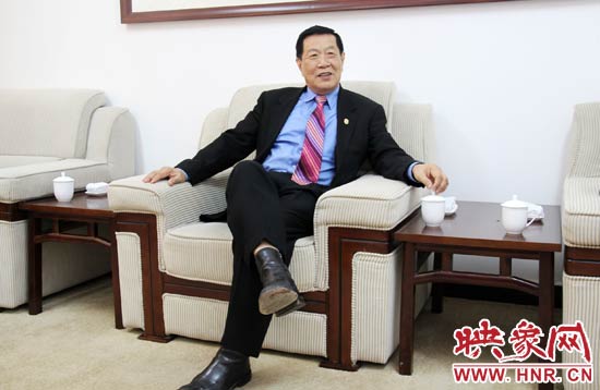 以精湛讀到的刑偵鑒識技術(shù)享譽國際的李昌鈺博士，被譽為“當(dāng)代福爾摩斯”。