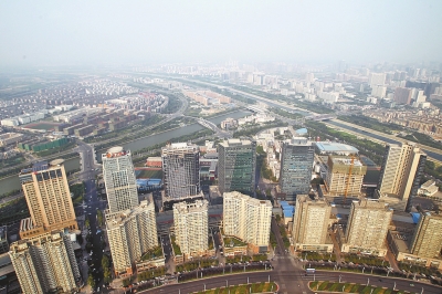 不少網(wǎng)友認(rèn)為，不動(dòng)產(chǎn)統(tǒng)一登記會(huì)使房?jī)r(jià)下跌。