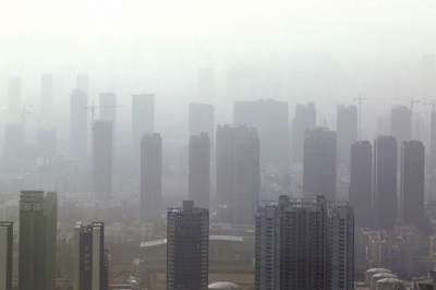 霧霾治理，任重道遠。記者 洪波攝