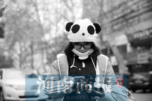 氣溫降了下來，不少人出行都裝備整齊