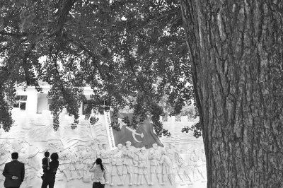 信陽(yáng)市羅山縣何家沖村，當(dāng)年紅二十五軍從這里出發(fā)。記者李文波攝影