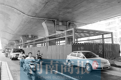 建設(shè)中的隴海路快速公交站臺，這條線路或取名B5