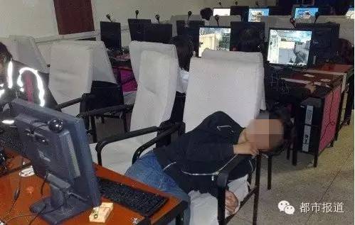 悲??！15歲男孩上網(wǎng)5小時后猝死，事發(fā)鄭州 | 這些原因可能導(dǎo)致上網(wǎng)猝死，戳...