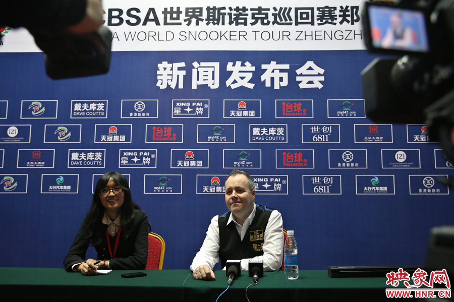 賽后希金斯參加新聞發(fā)布會(huì)，接受映象網(wǎng)記者提問