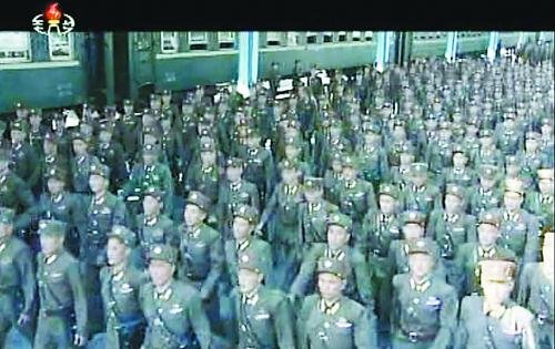 約2萬名朝鮮朝鮮人民軍基層軍官近日陸續(xù)抵達(dá)平壤，準(zhǔn)備出席軍方大會。