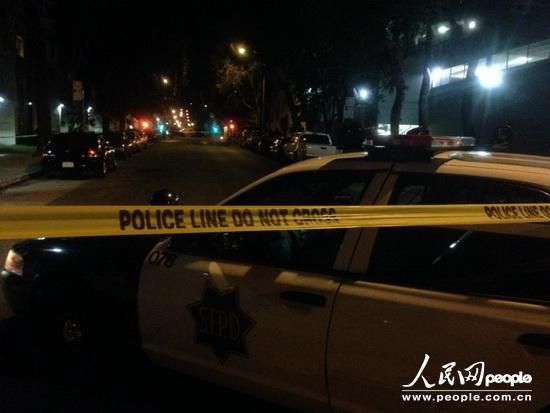 縱火案件發(fā)生在1月1日晚9時25分，舊金山當(dāng)?shù)鼐胶拖绬T幾分鐘內(nèi)趕到事故現(xiàn)場，并迅速撲滅了火情。記者1日晚趕到現(xiàn)場時，領(lǐng)館正門所在區(qū)域已經(jīng)被警察封鎖。