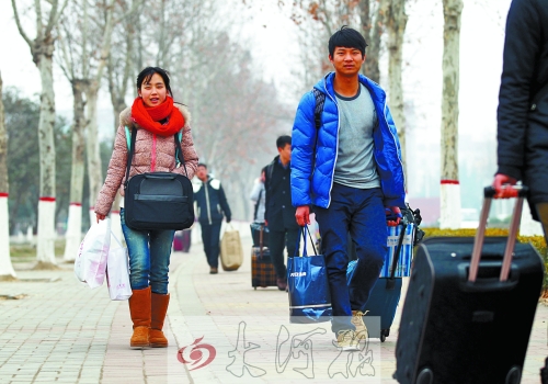 走進熟悉的校園，看到熟悉的笑臉，就這樣懷揣著自信和目標，迎接明天靠近下一站。