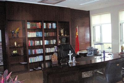 遼寧大學(xué)黨委書記被曝光的辦公室。 網(wǎng)絡(luò)截圖