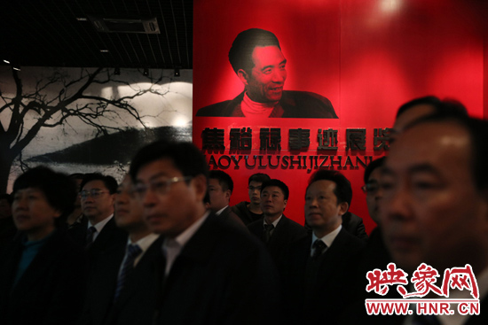 在焦裕祿紀念館，參觀的人絡繹不絕，一批批來自全國各地的黨員干部前來學習焦裕祿事跡