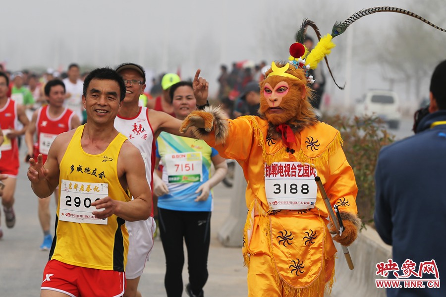 “大圣”不翻跟斗改長(zhǎng)跑了。