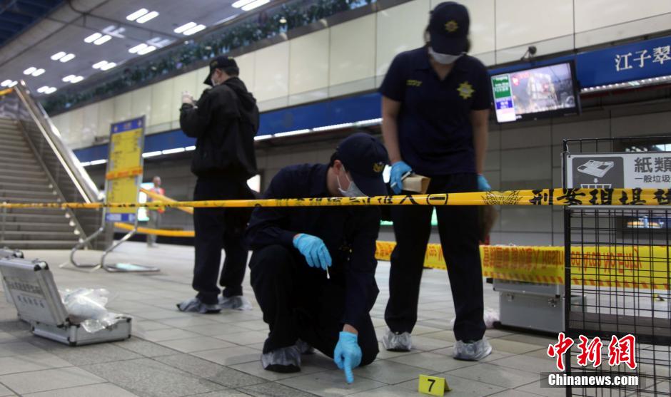 圖為新北市警察在現(xiàn)場(chǎng)勘查。中新社發(fā) 劉舒凌 攝