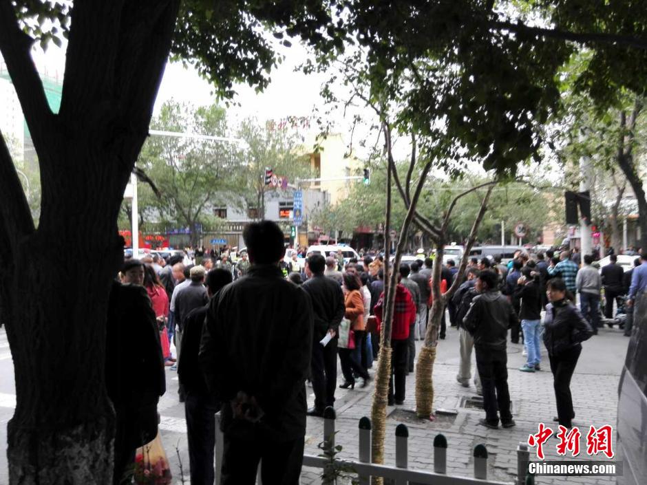 自治區(qū)和烏魯木齊市有關(guān)部門(mén)迅速處置，傷員已全部送往醫(yī)院救治。