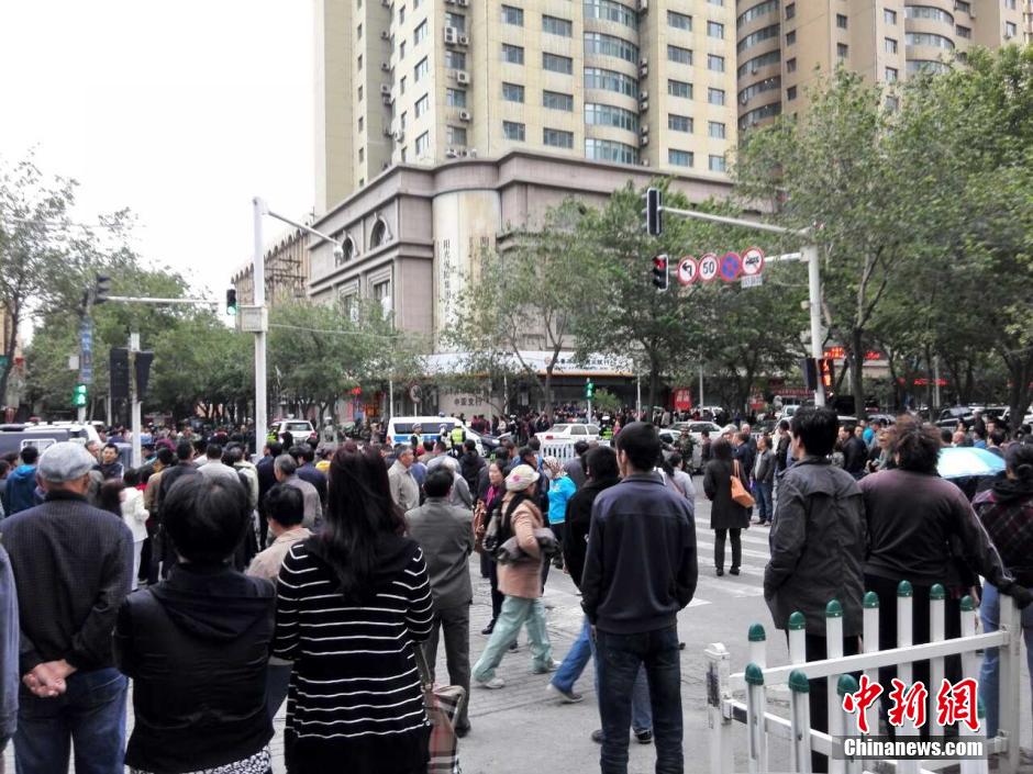 自治區(qū)和烏魯木齊市有關(guān)部門(mén)迅速處置，傷員已全部送往醫(yī)院救治。