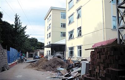 　該山莊目前正在建四星級(jí)賓館。新京報(bào)記者 吳江 攝